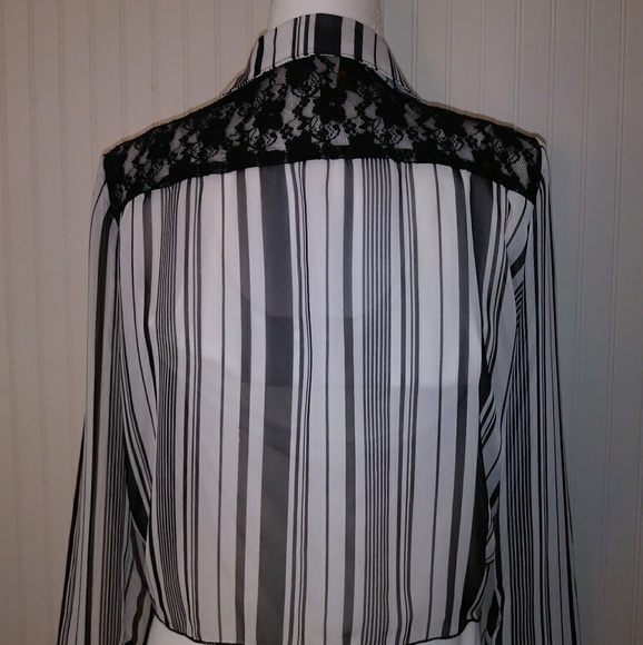 NY Invasion blouse - Picture 2 of 4